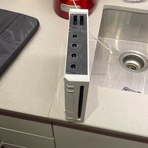 Nintendo wii used very used just the wii no chords